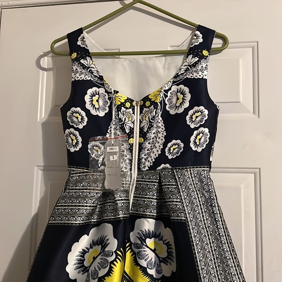 Beautiful Sundress - Picture 3 of 6